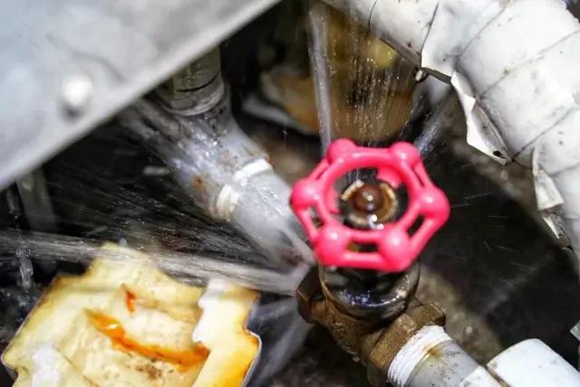 ウォーターハンマー現象を放置した場合のリスクと被害